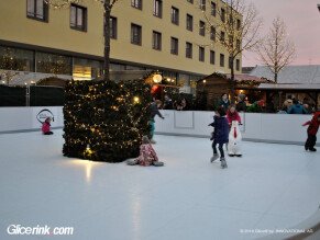 ice-skating-rink-at-christmas-market-singen-germany-6_24316771395_o-1024x768.jpg