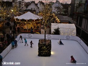 ice-skating-rink-at-christmas-market-singen-germany-8_24290579116_o-1024x768.jpg