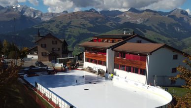 Glice® synthetische Eisbahn in Surcuolm, Schweiz