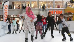 people_skating_02.jpg